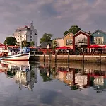 Adriana Warnemünde *
