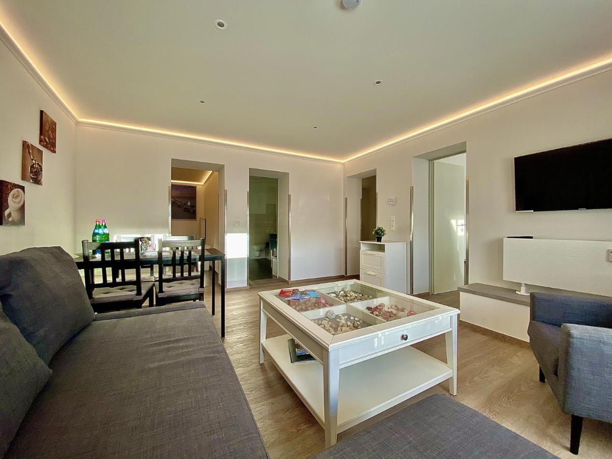 Adriana Warnemünde *